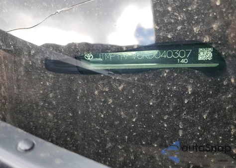 2019 Toyota Rav4 Xle z USA, uszkodzony, nr VIN JTMP1RFV6KD040307